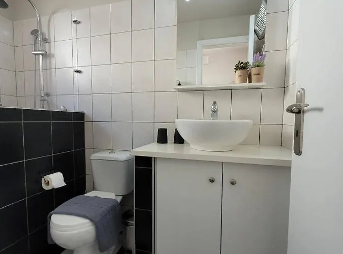 Kazerma ηομε Rhodes City